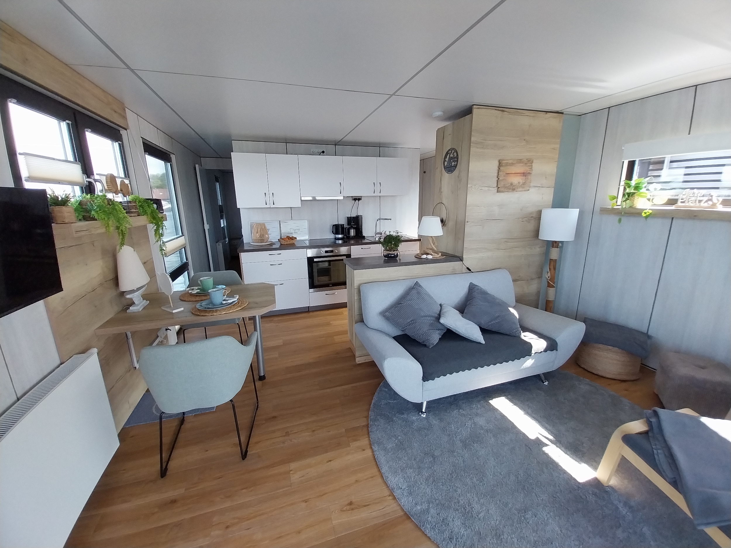 foto: 6 HT4 Houseboat Lelystad Ligplaats