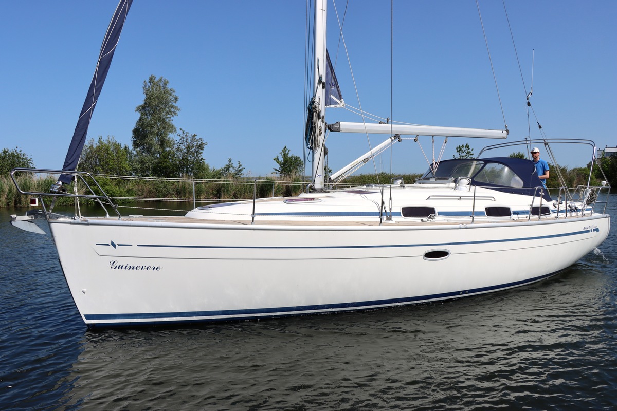 foto: 10 Bavaria 37-2 C