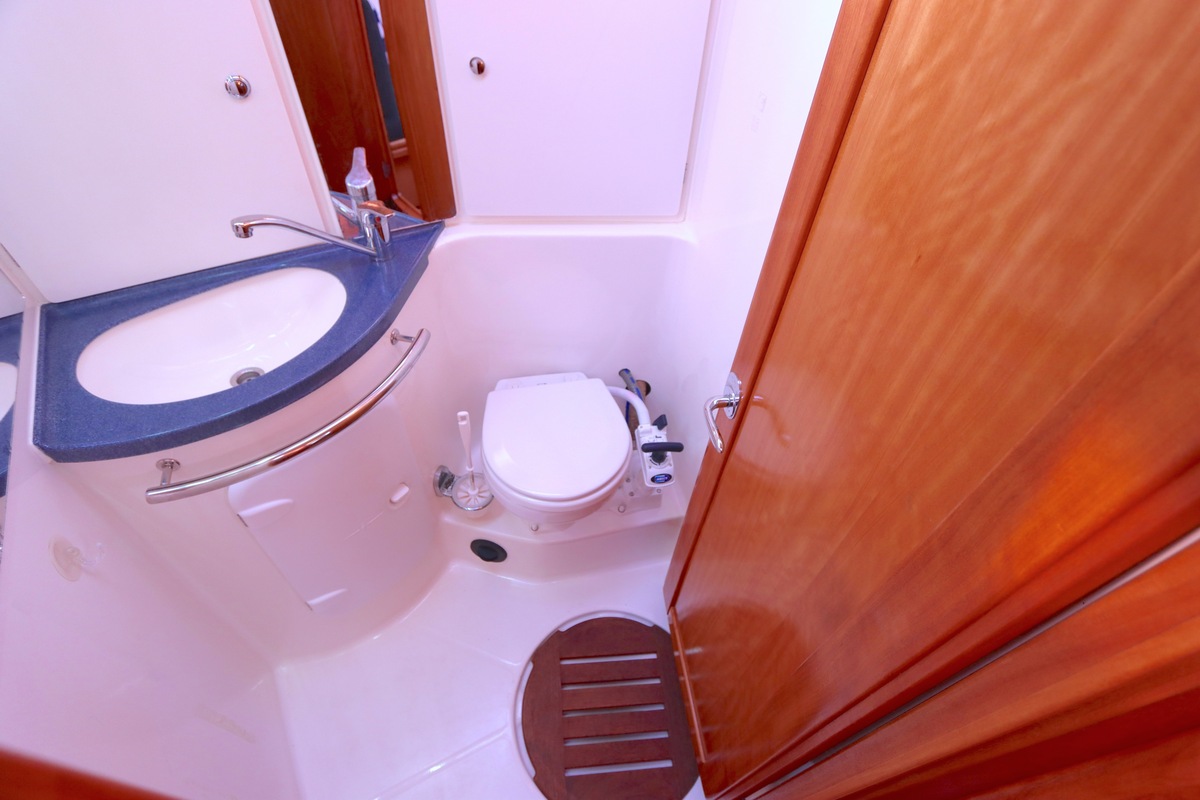 foto: 10 Bavaria  37-3 Cruiser