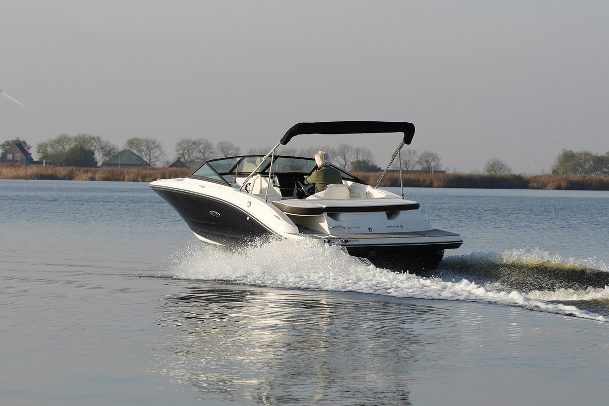 foto: 13 Sea Ray SPX 190