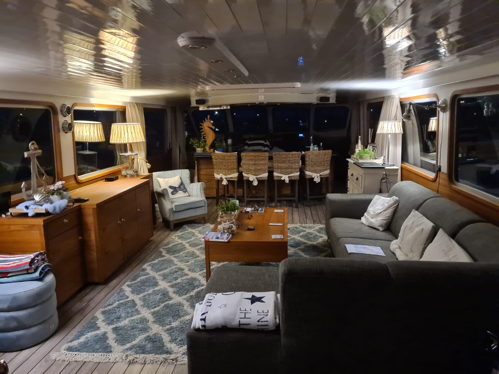 foto: 11 Jacabo 2300 (Varend woonschip)