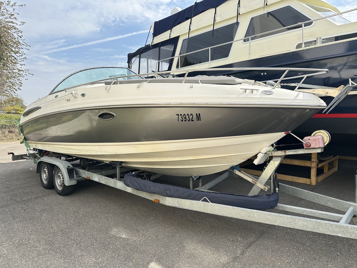foto: 8 Chaparral 325 SSI
