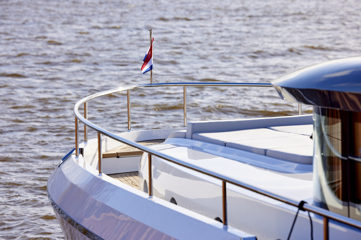 foto: 8 Van den Hoven Voyager 50