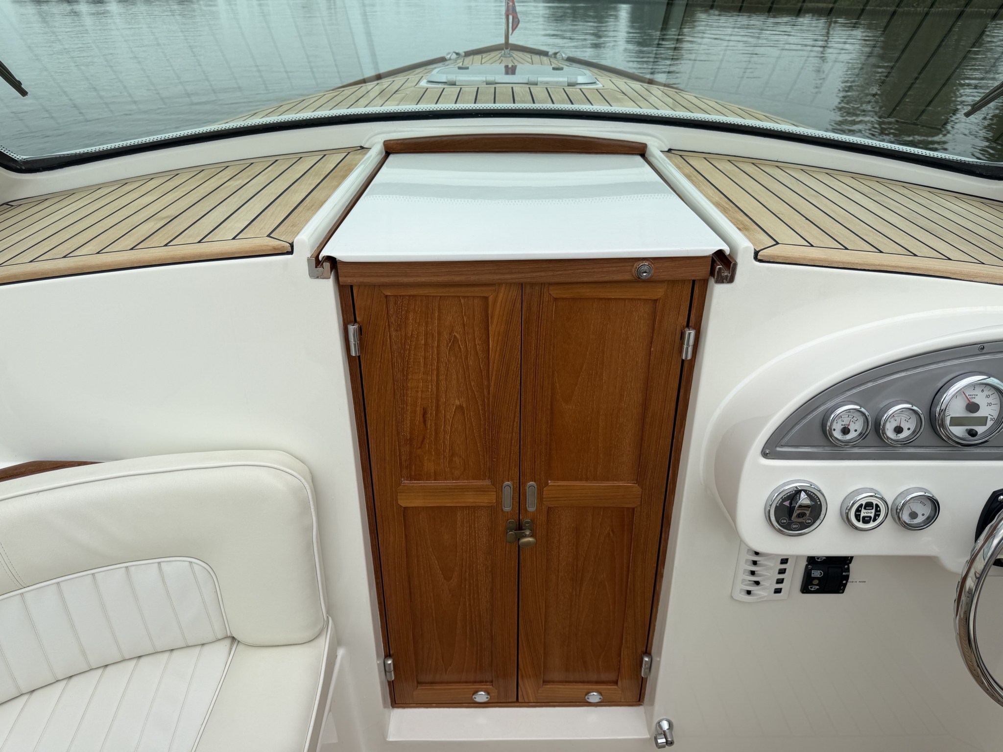 foto: 16 Long Island 33 Runabout
