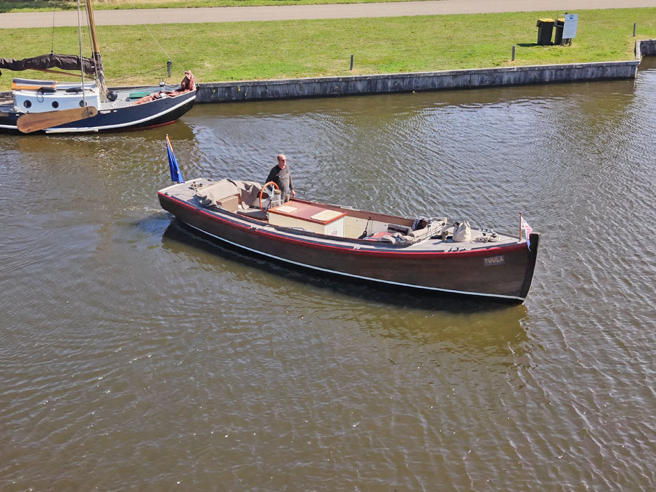 foto: 7 ex Marine Motorsloep 30