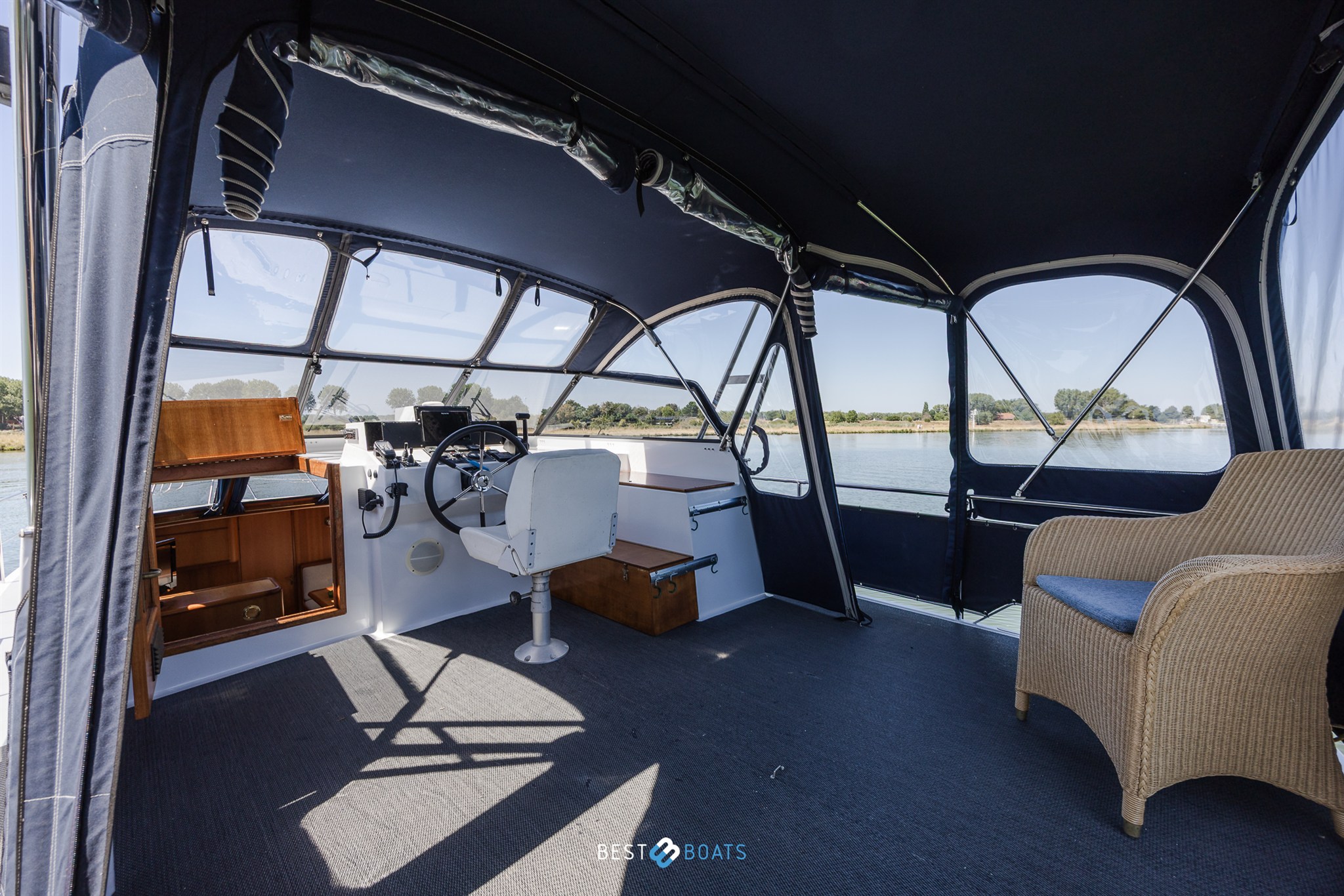 foto: 13 Vri-Jon Contessa 45E