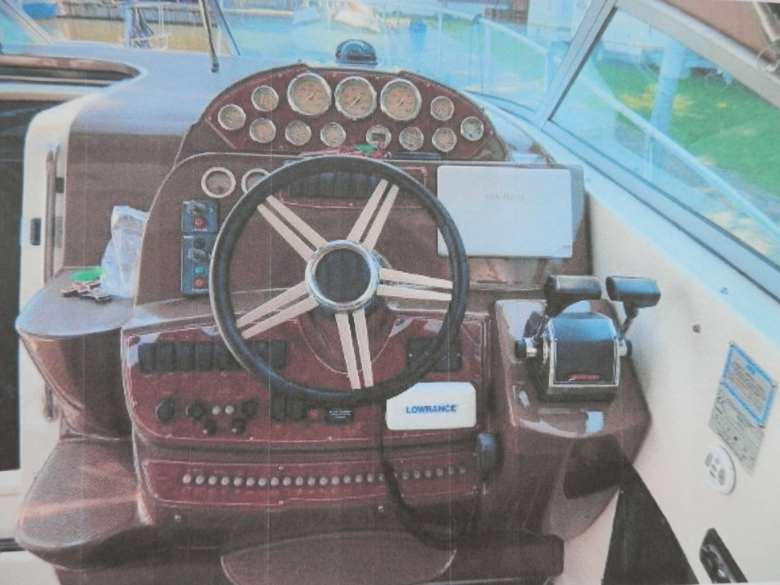 foto: 5 Bayliner 325 SB