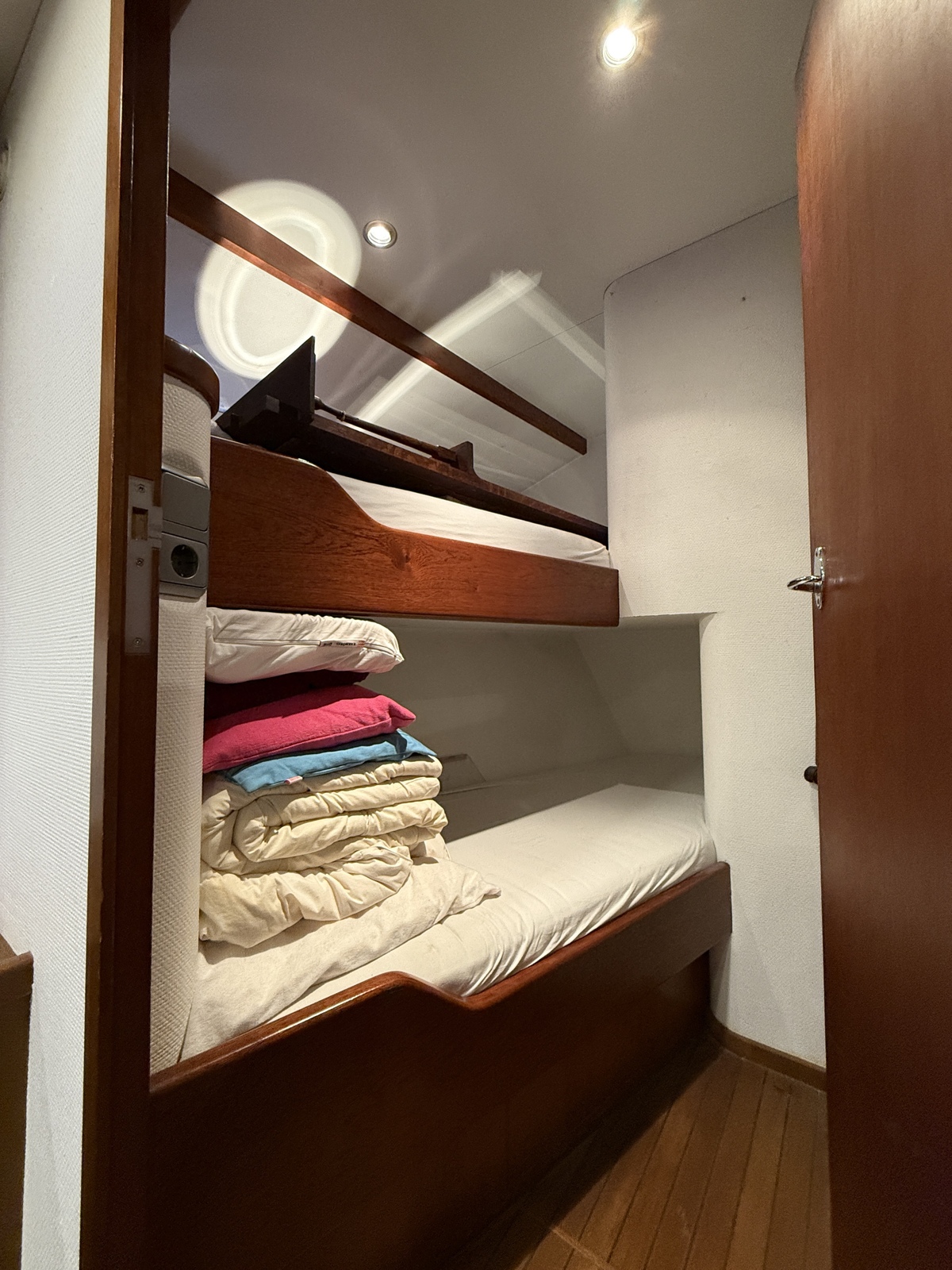 foto: 8 Ex-Patrouille Vaartuig Varend Woonschip