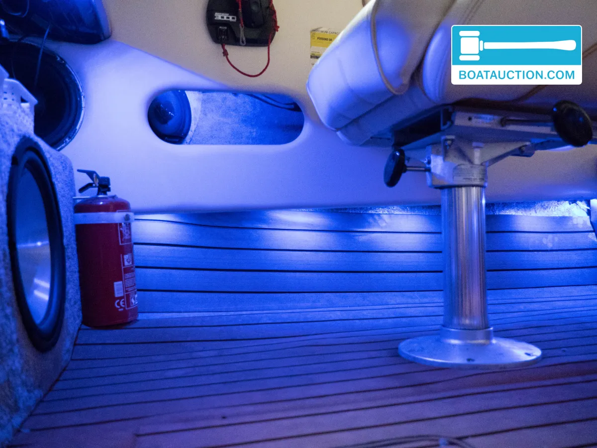 foto: 15 Sea Ray 200 Signature