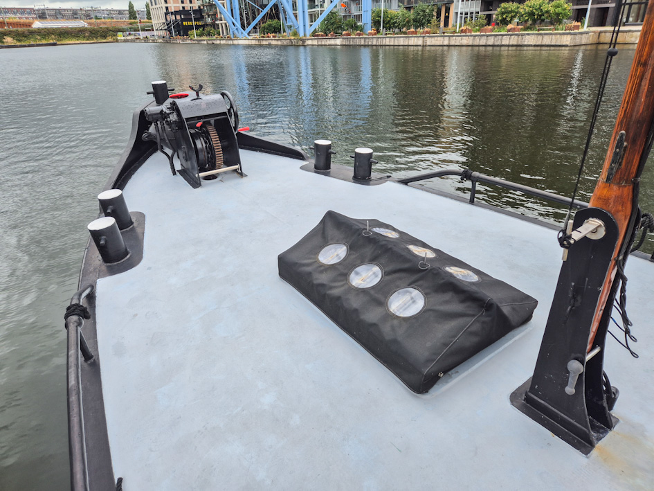 foto: 15 Motorsleepboot Carbon 15.63 met CBB