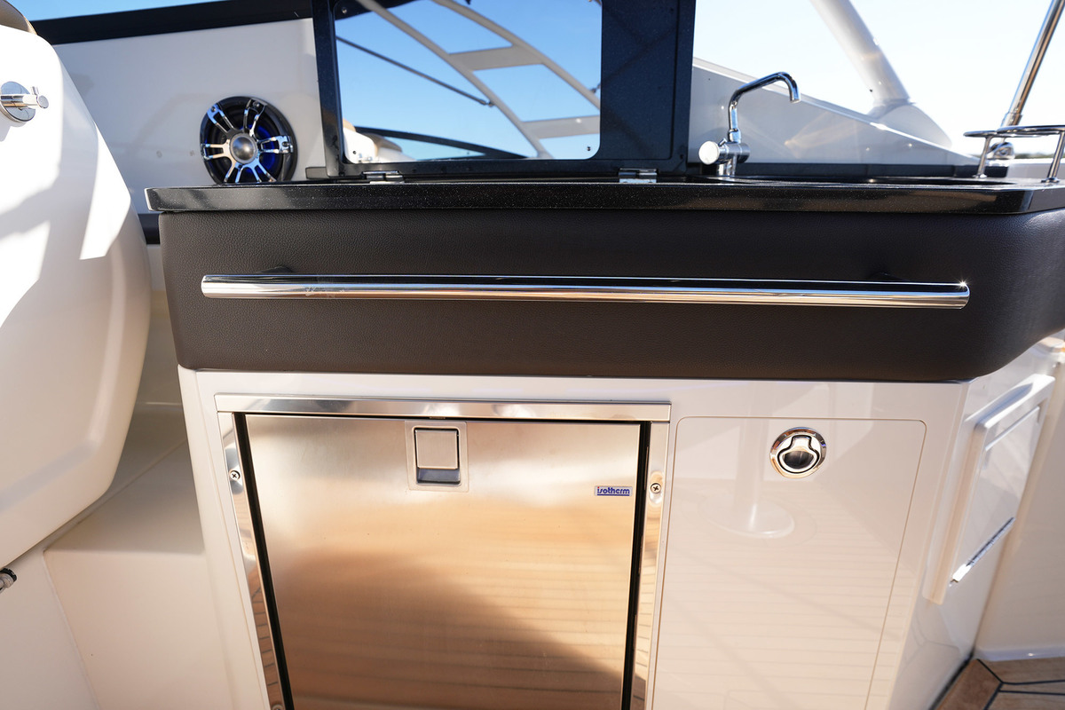 foto: 14 Sea Ray Sundancer 290