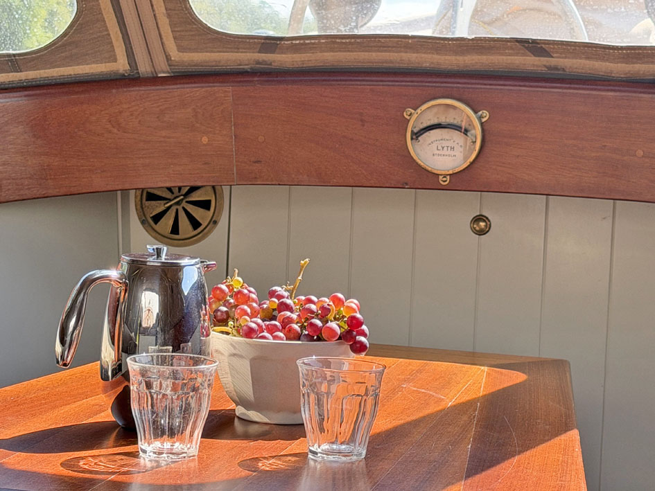foto: 8 ex Marine Motorsloep 30