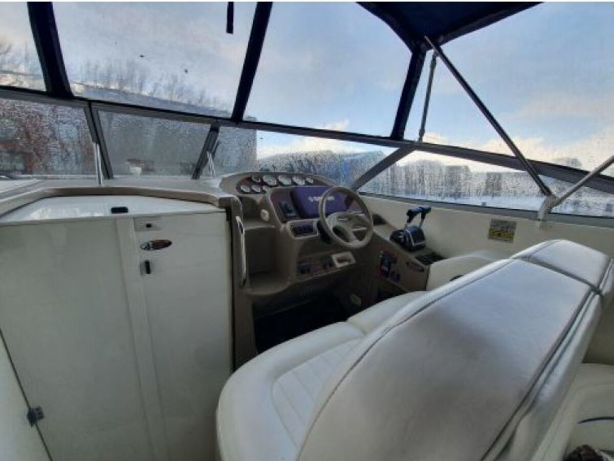 foto: 12 Bayliner 305 CIERA