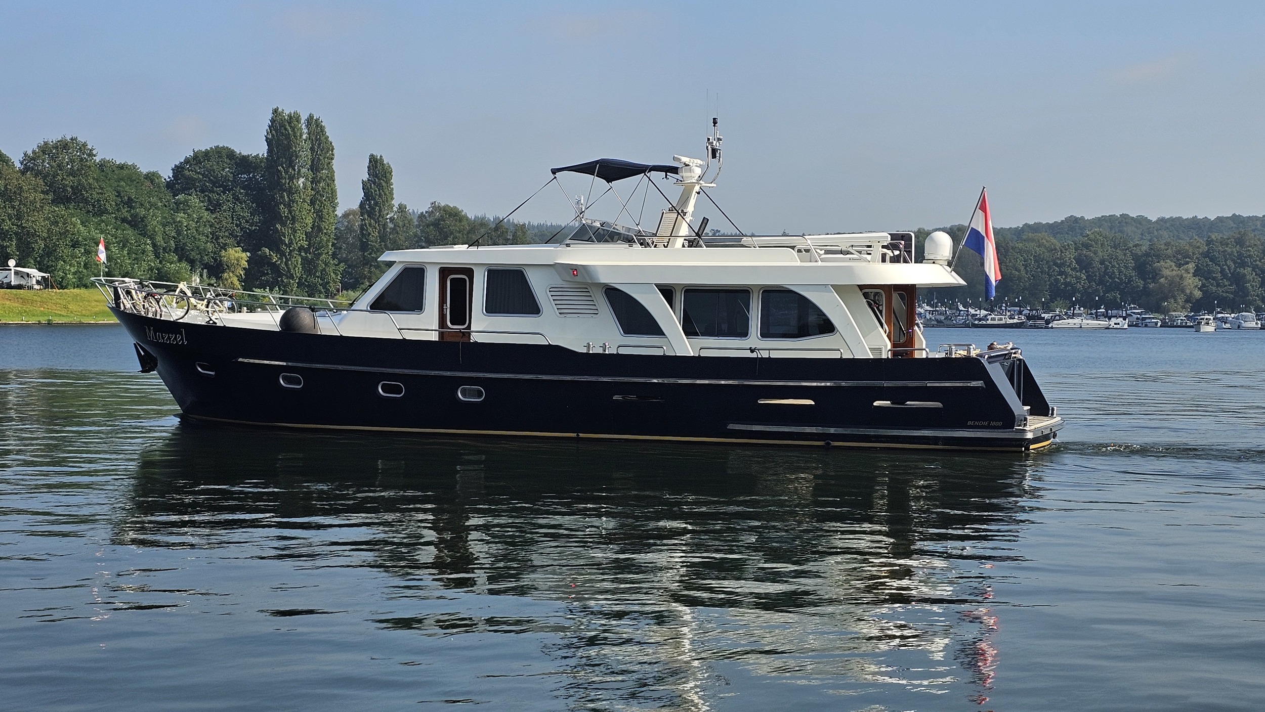 foto: 12 Bendie 1800 Trawler Met Stabilisatoren