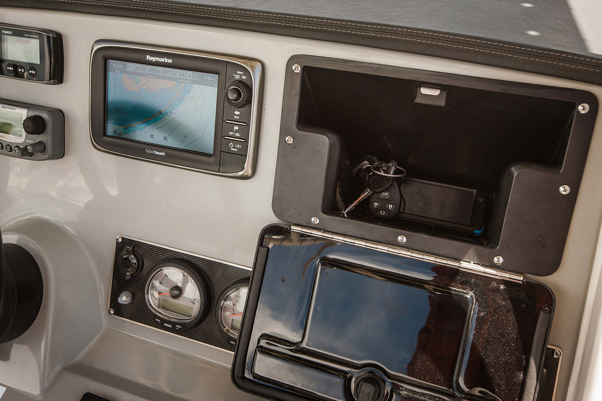 foto: 5 Boston Whaler 250 Dauntless
