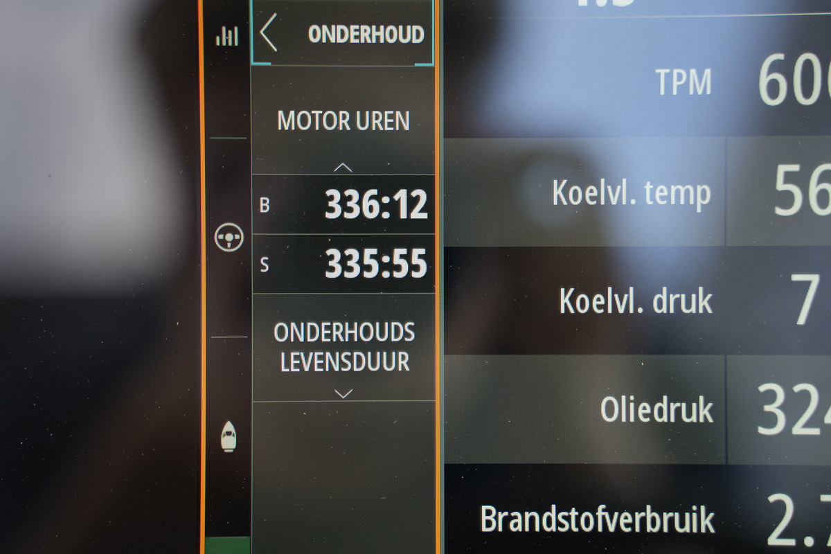 foto: 15 Axopar 37 XC Cross Cabin