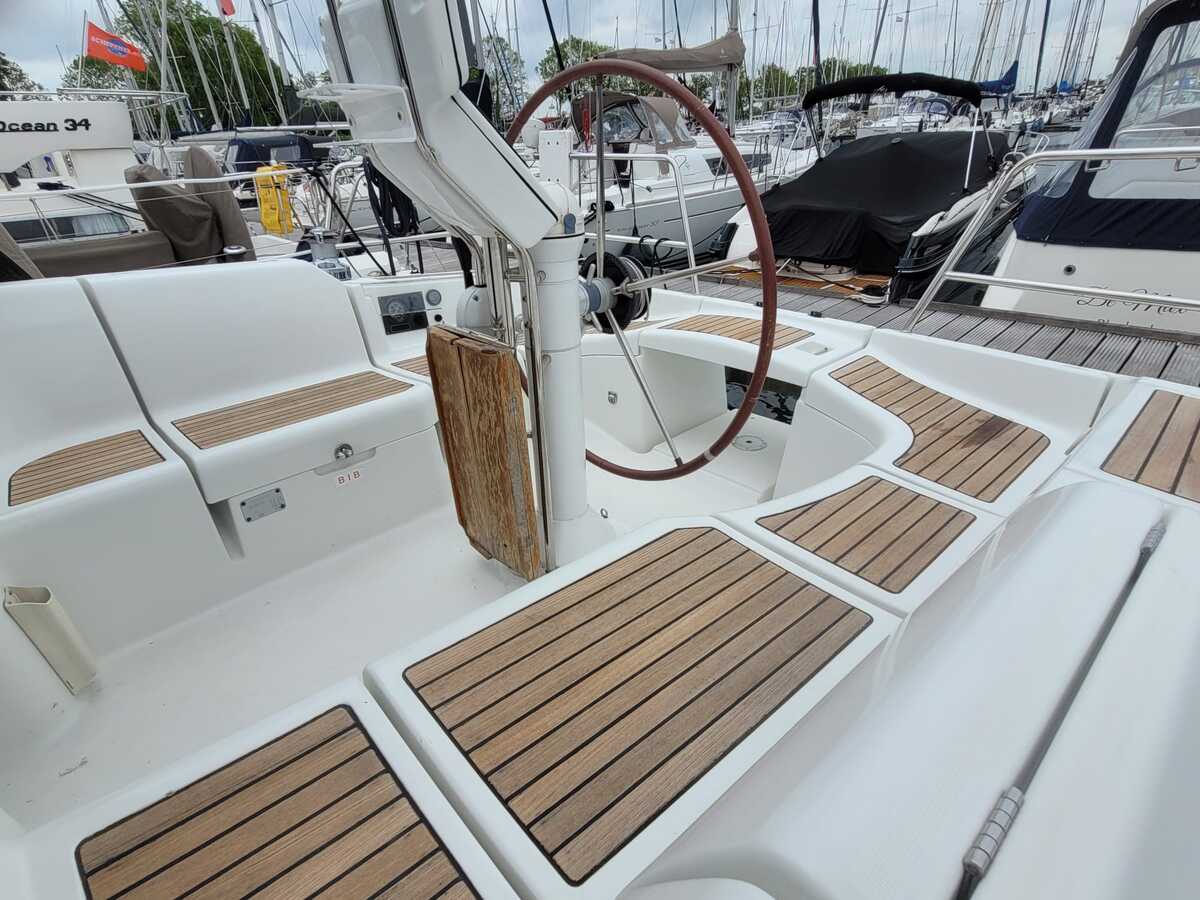 foto: 8 Beneteau Oceanis 373 Clipper