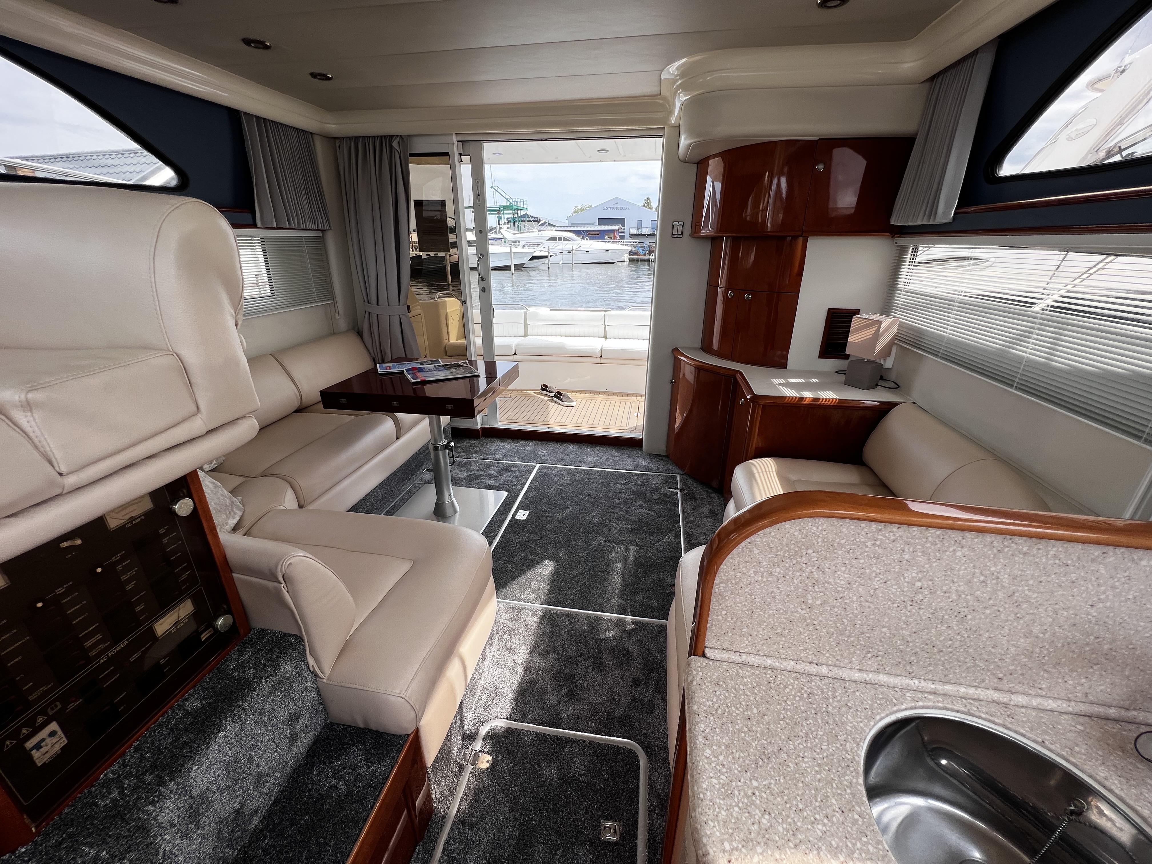 foto: 10 Fairline Phantom 42