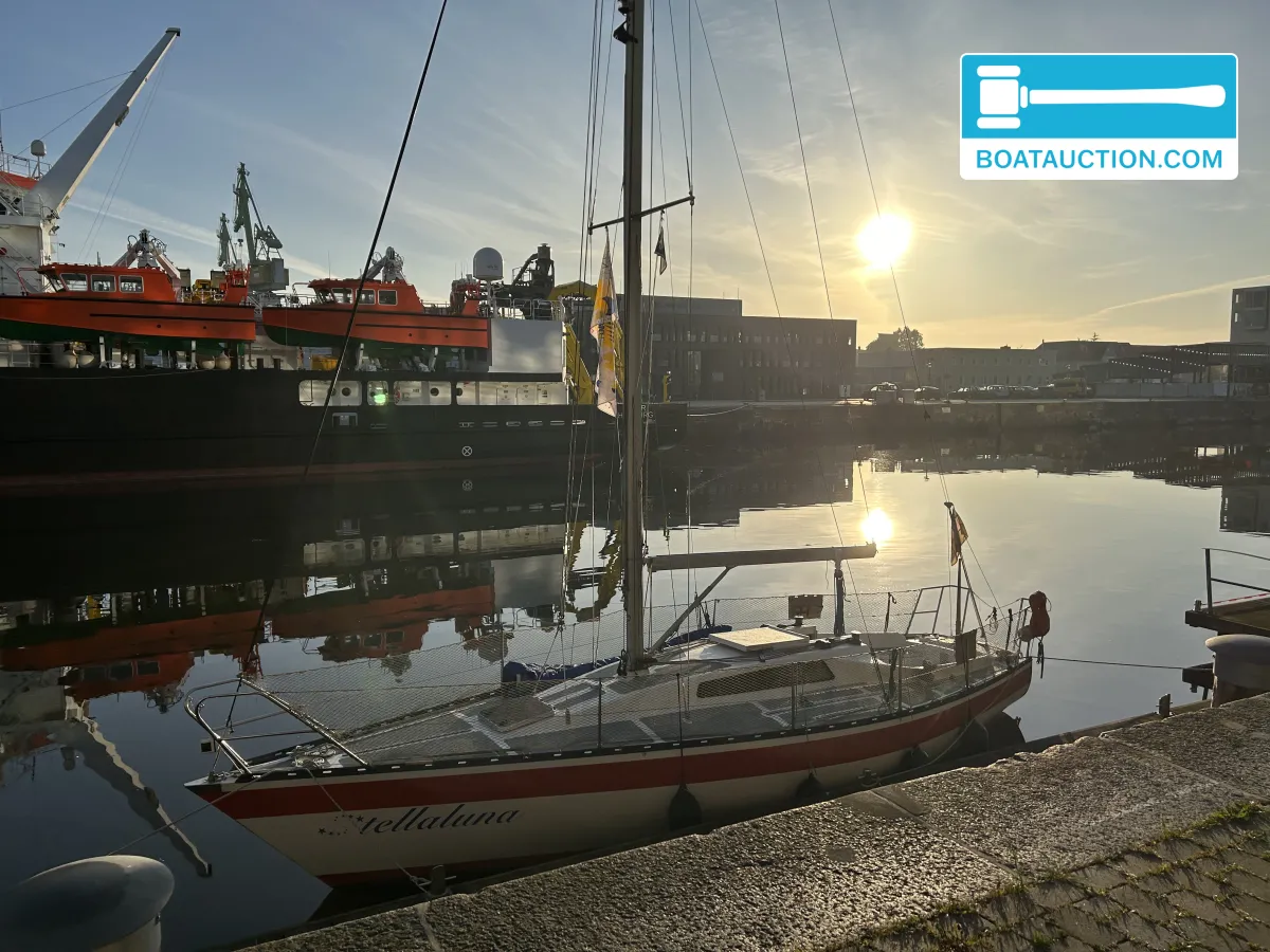 Helmsman 31