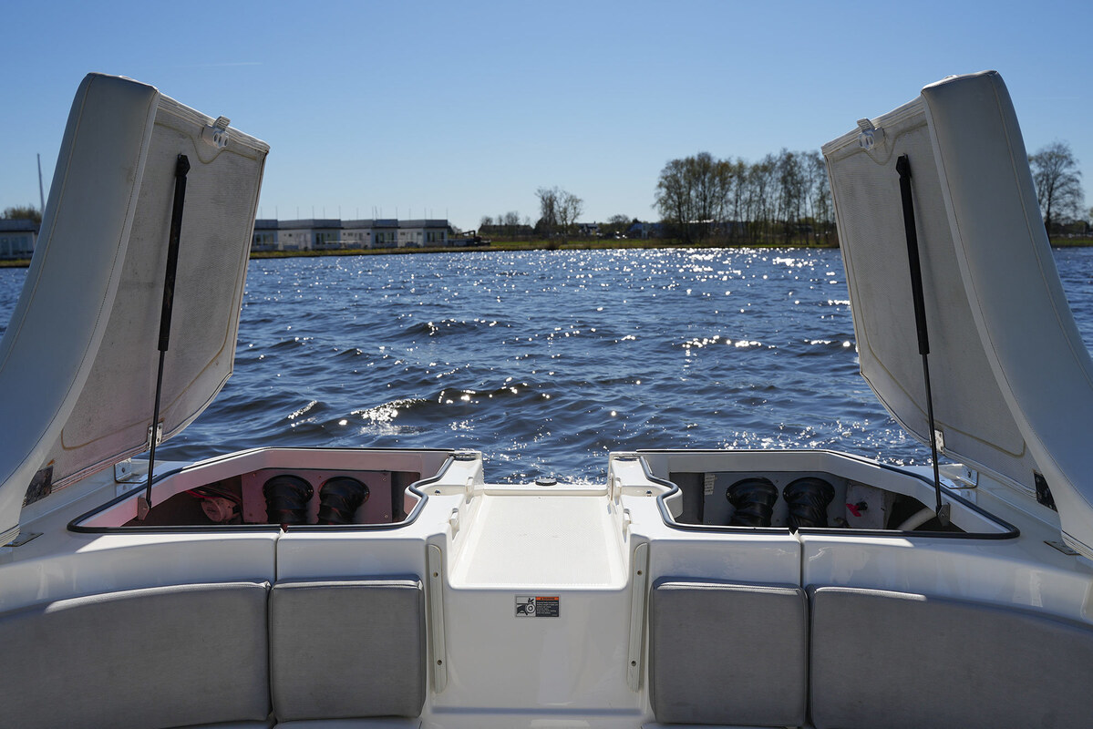 foto: 6 Bayliner 225