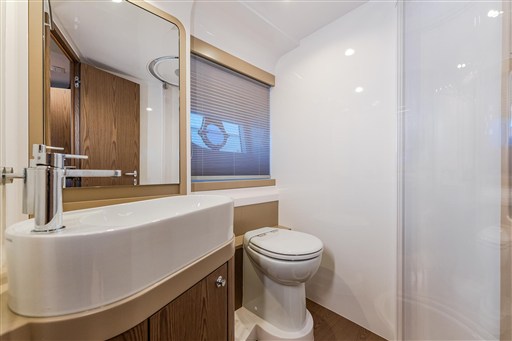 foto: 7 Ferretti Yachts 550