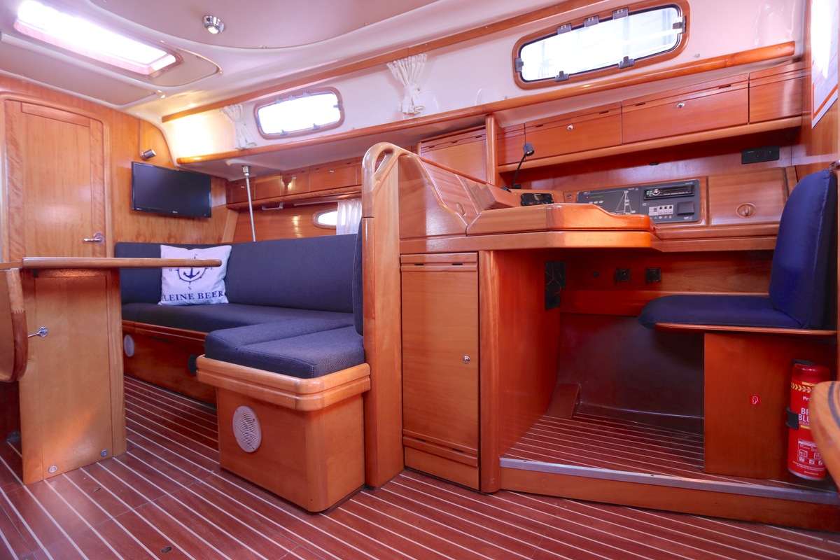 foto: 11 Bavaria  37-3 Cruiser