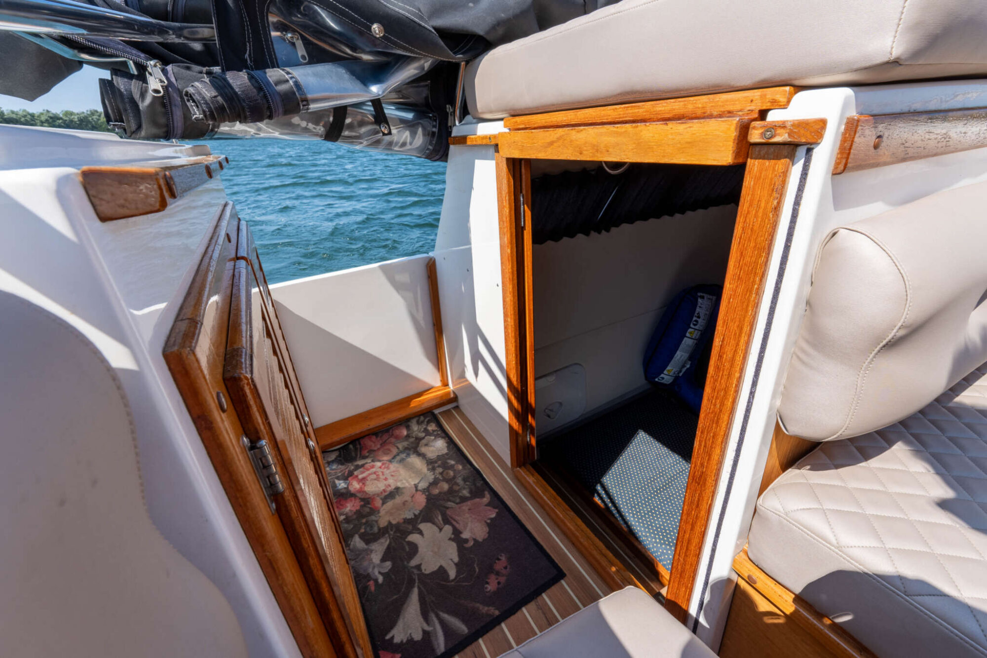 foto: 11 Ramin Ramin 30 Touring Spiegeldeur