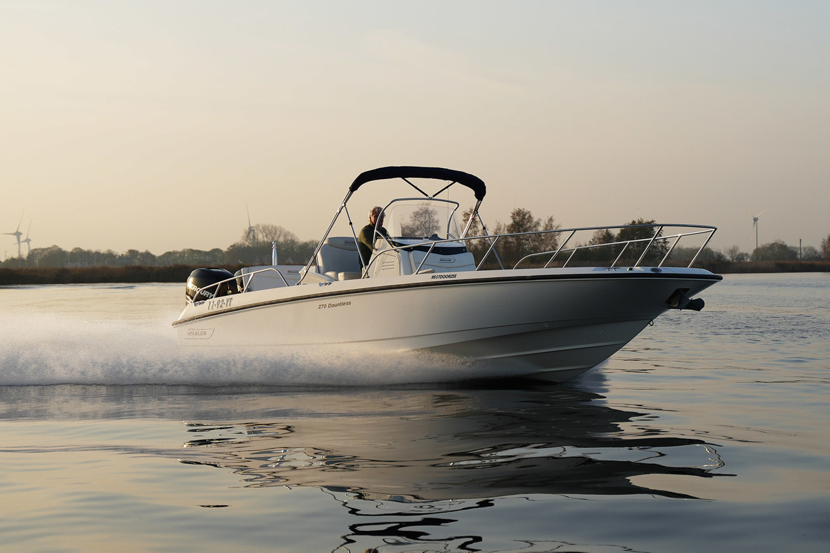 foto: 8 Boston Whaler 270 Dauntless