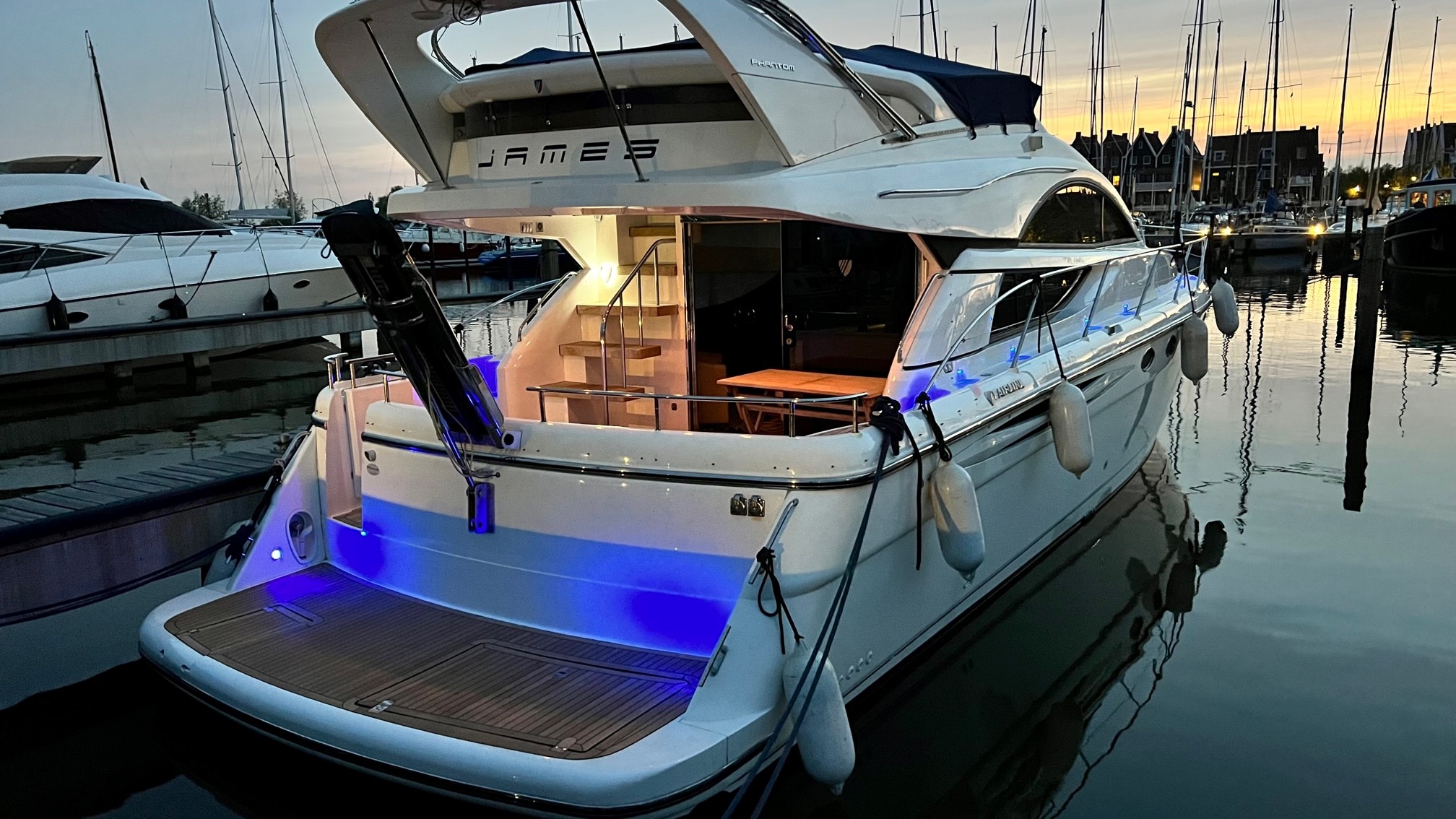 foto: 6 Fairline Phantom 50