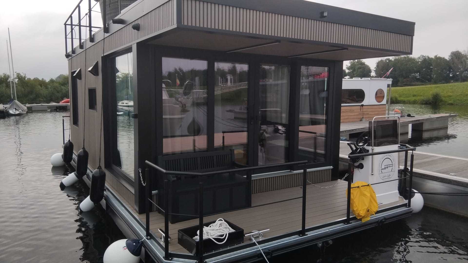 foto: 9 Lakelife Houseboat One Off XL PLUS