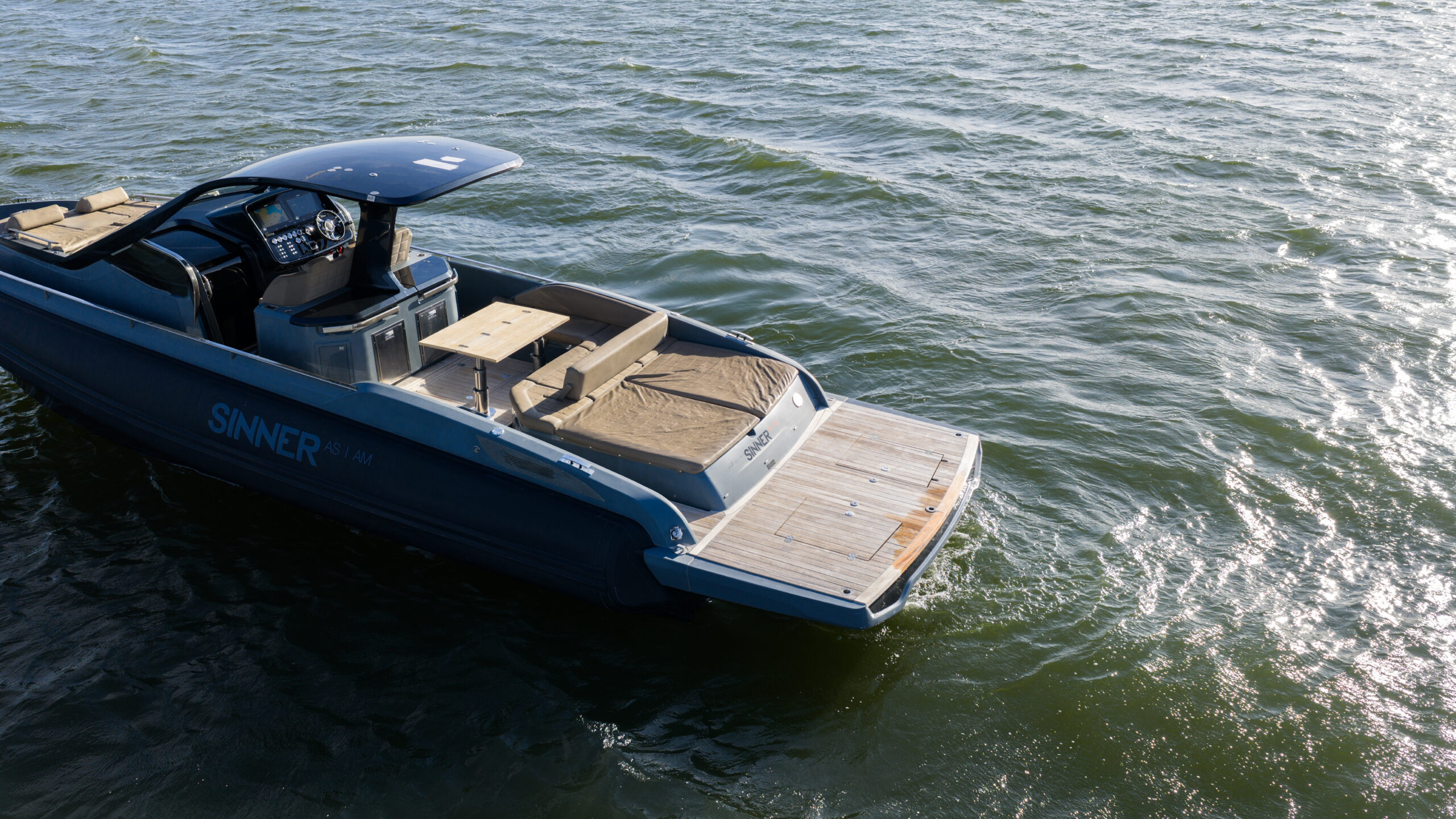 foto: 22 Sacs Rebel 40