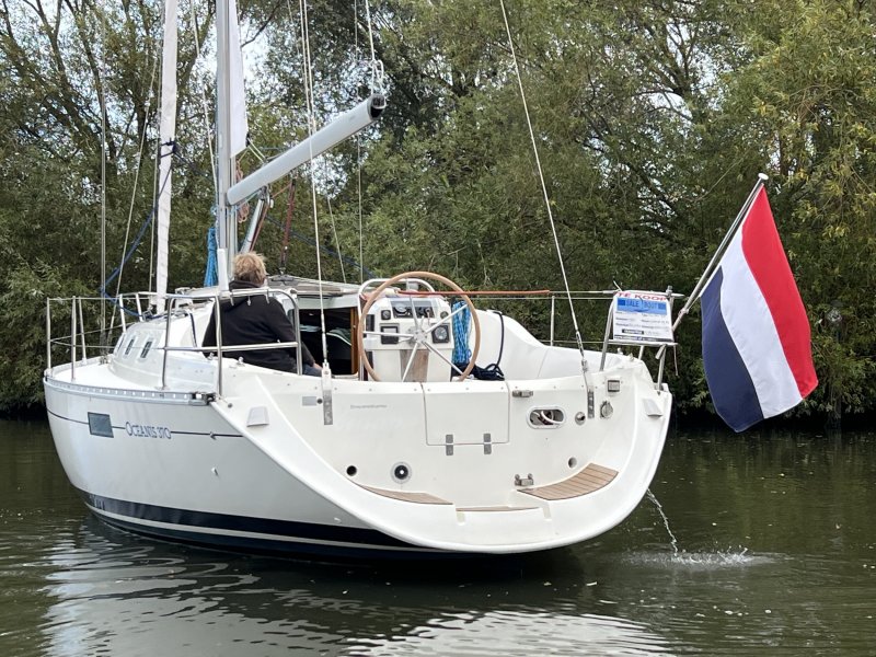 foto: 4 Beneteau  Oceanis 370