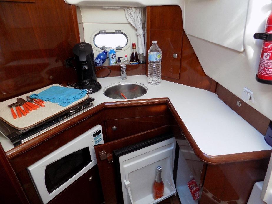 foto: 10 Jeanneau Prestige 32 Fly