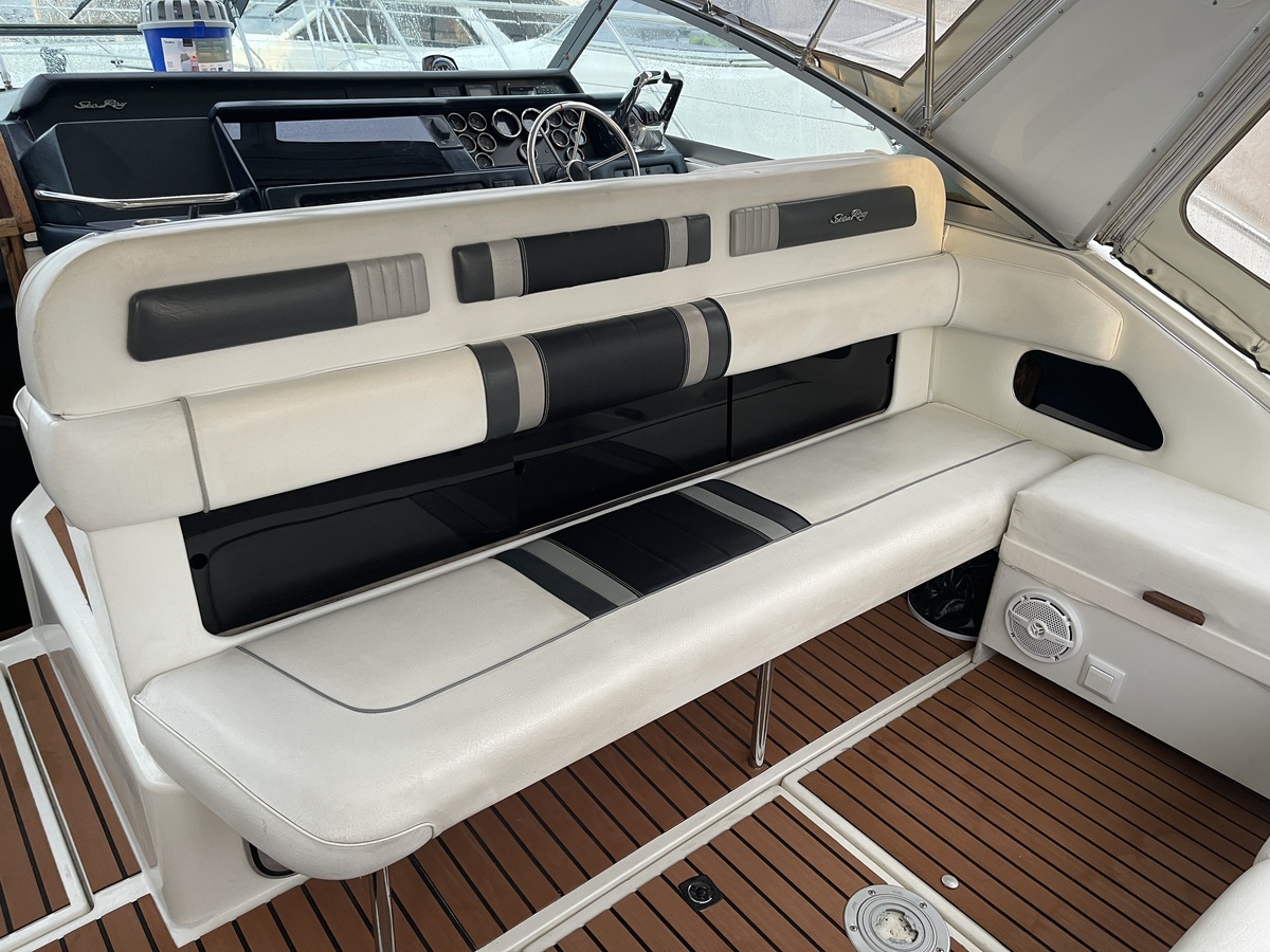foto: 6 Sea Ray 310 Sundancer 