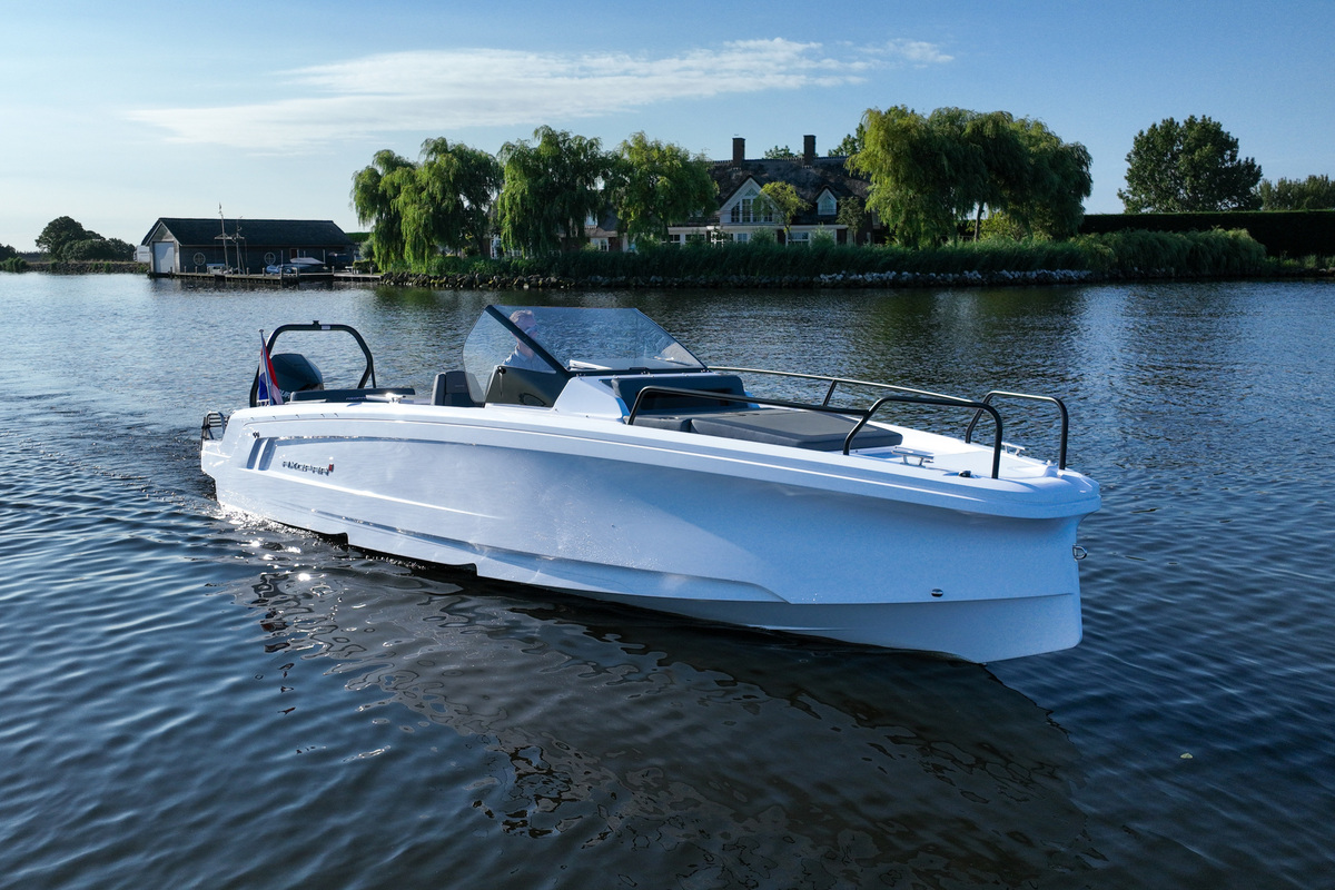 foto: 17 Axopar 25 Cross Bow & Cross Top