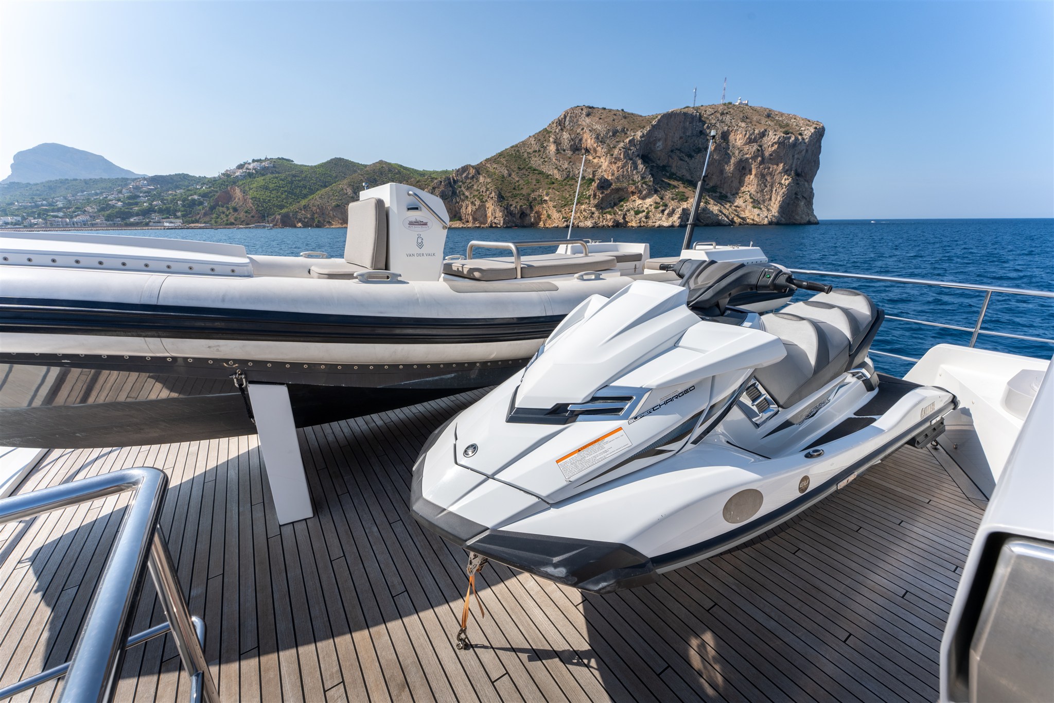 foto: 10 Van Der Valk Shipyard Custom Explorer