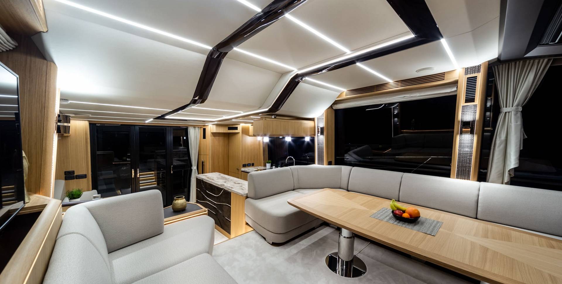 foto: 6 Galeon 680 Fly