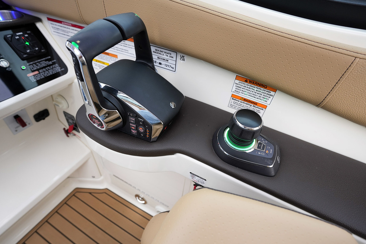 foto: 17 Sea Ray Sundancer 320