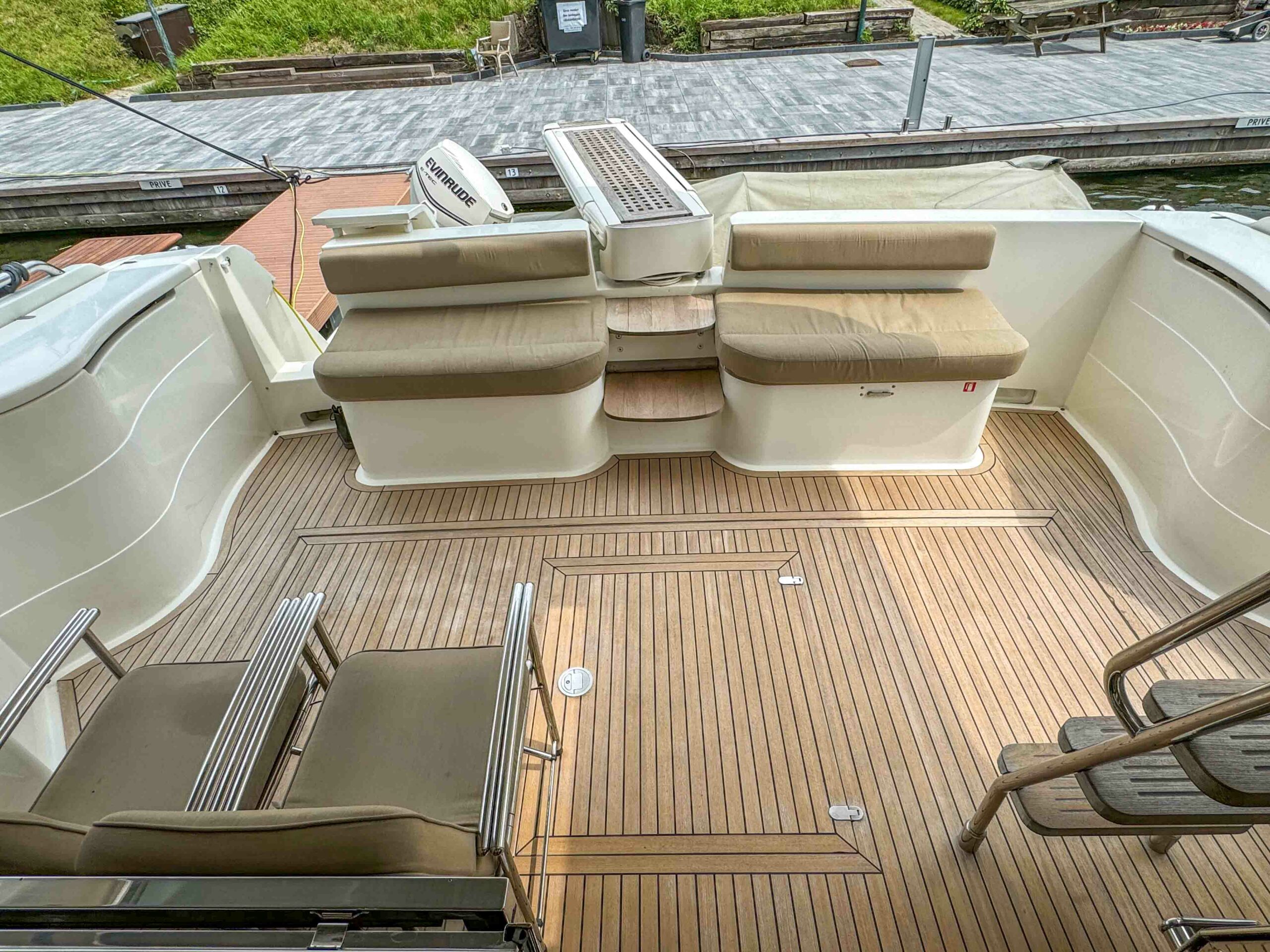 foto: 12 Ferretti Yachts 550
