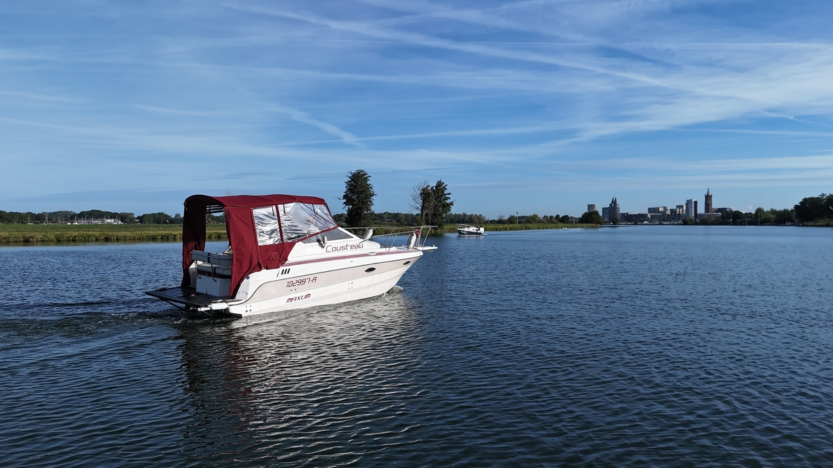 foto: 7 Maxum 2300
