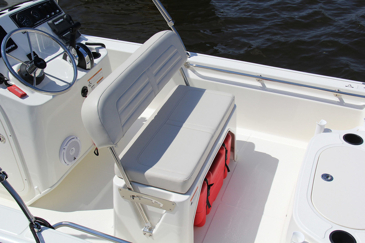 foto: 5 Boston Whaler 150 Montauk