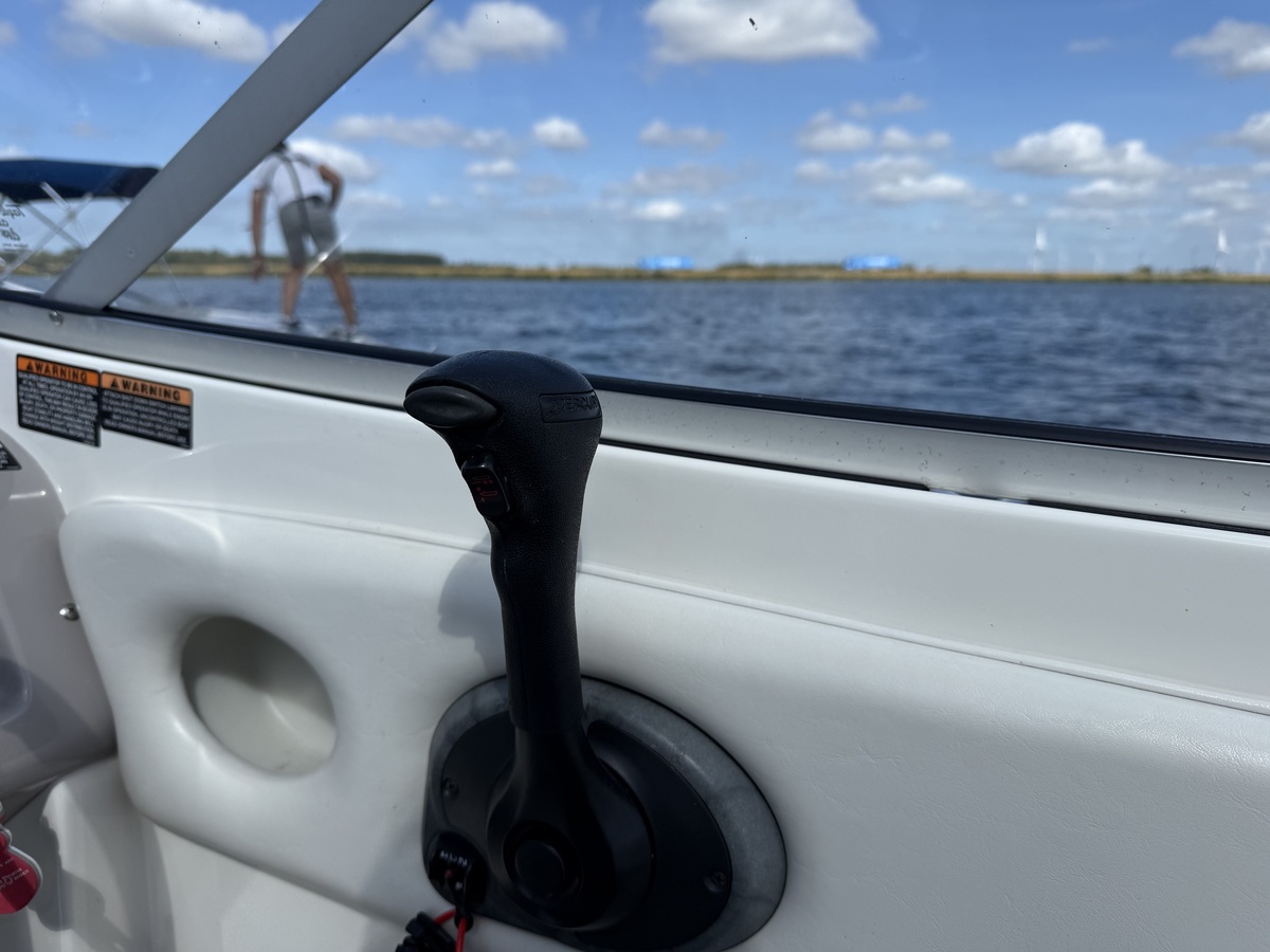 foto: 9 Bayliner 219 SD