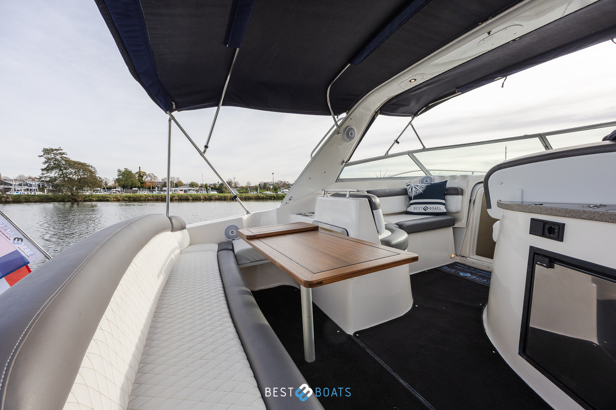 foto: 13 Rinker 342 Fiesta Vee