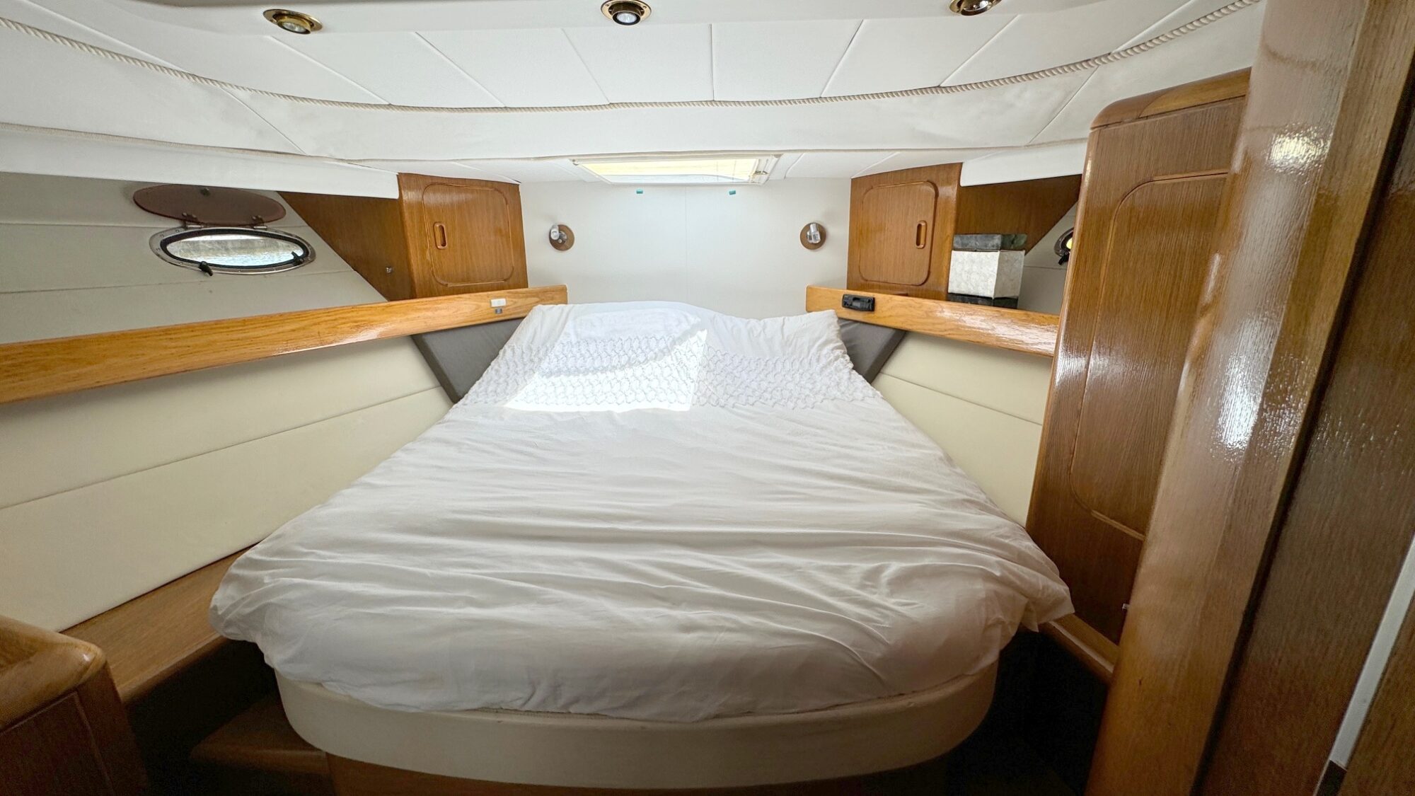 foto: 23 Whitewater Whitewater Wolfe 46 Flybridge