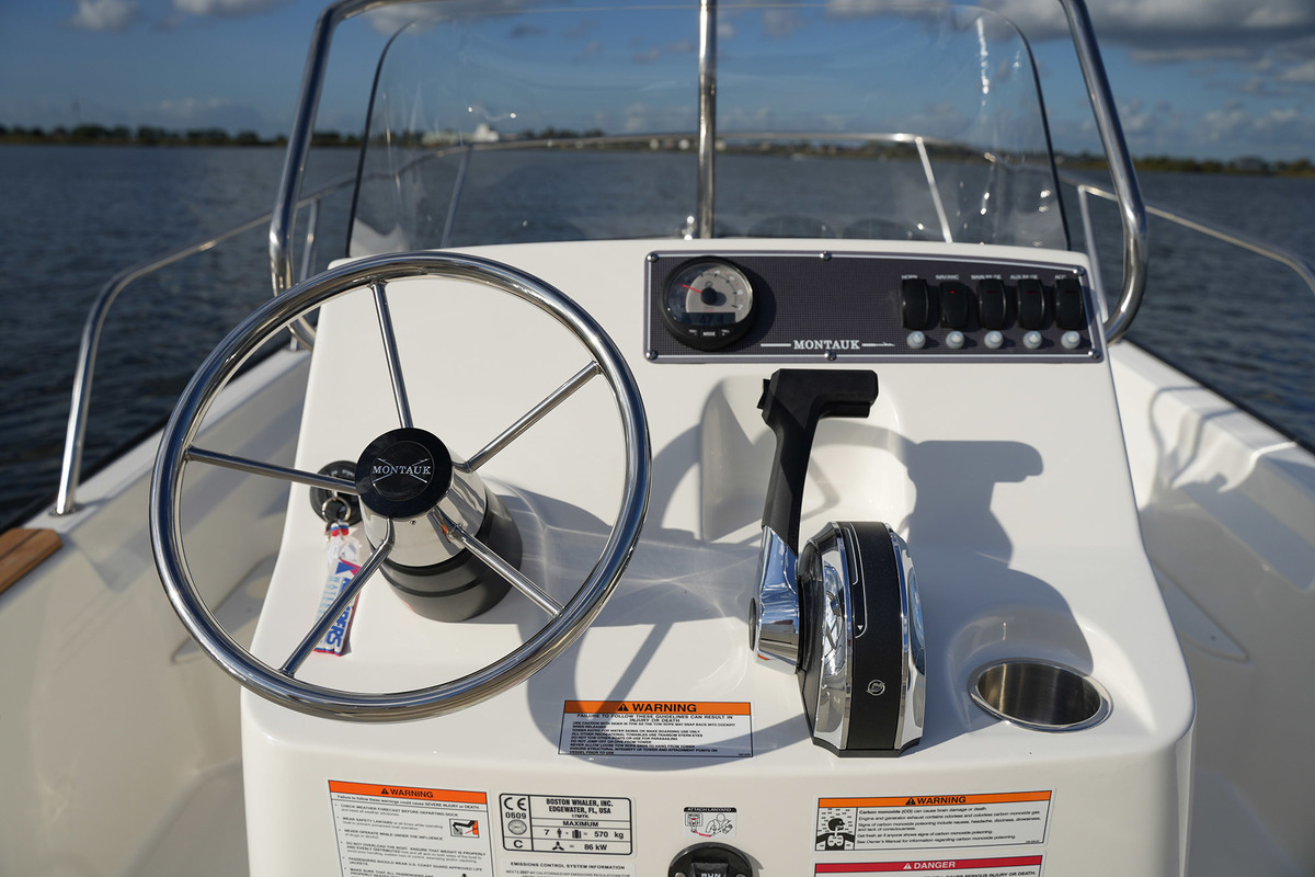 foto: 19 Boston Whaler 170 Montauk