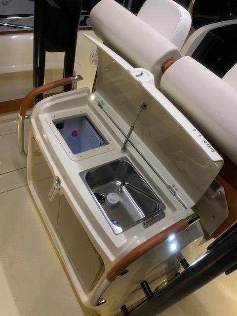 foto: 4 Invictus 280 TT