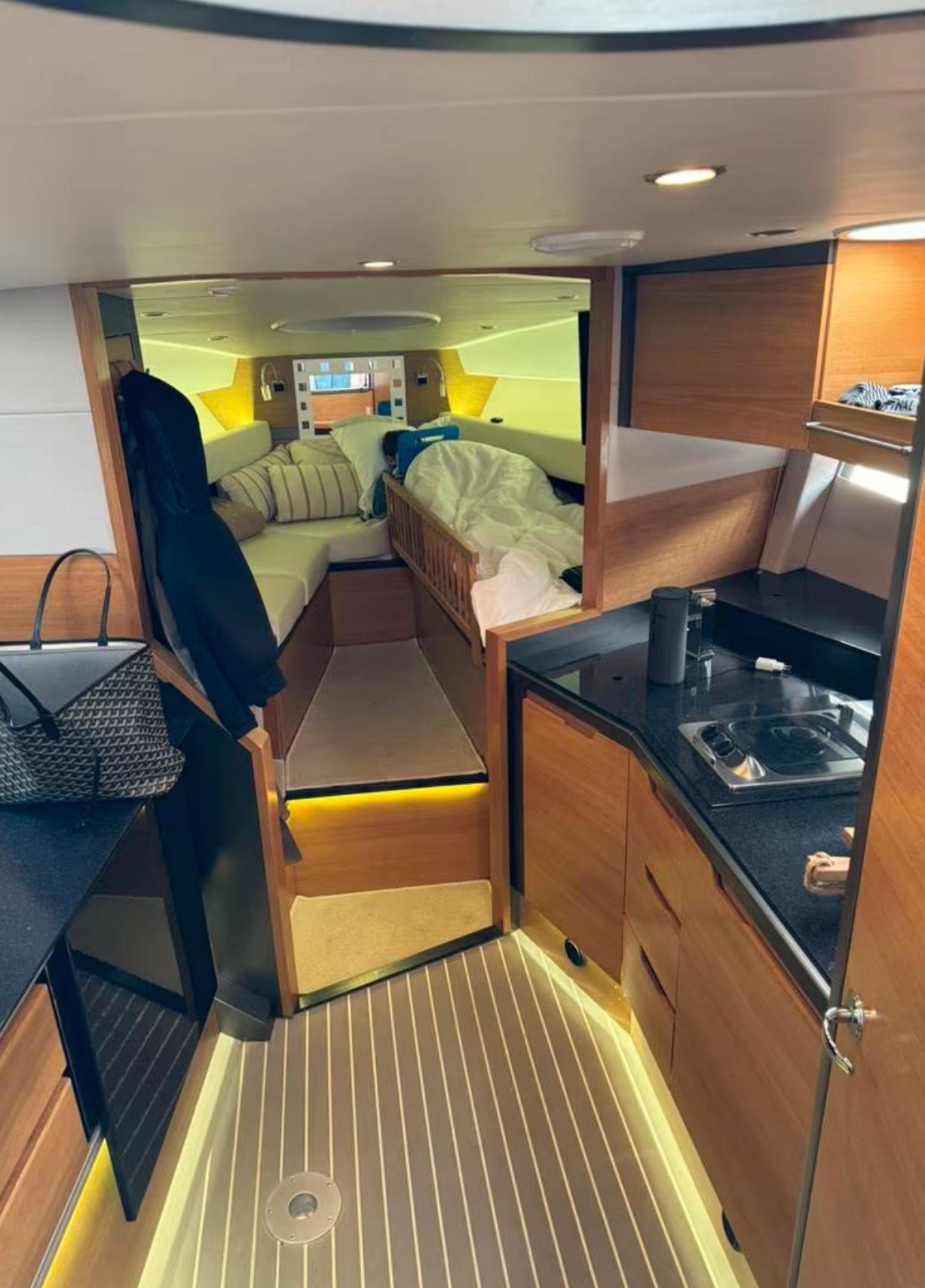 foto: 6 Galeon 325 HT