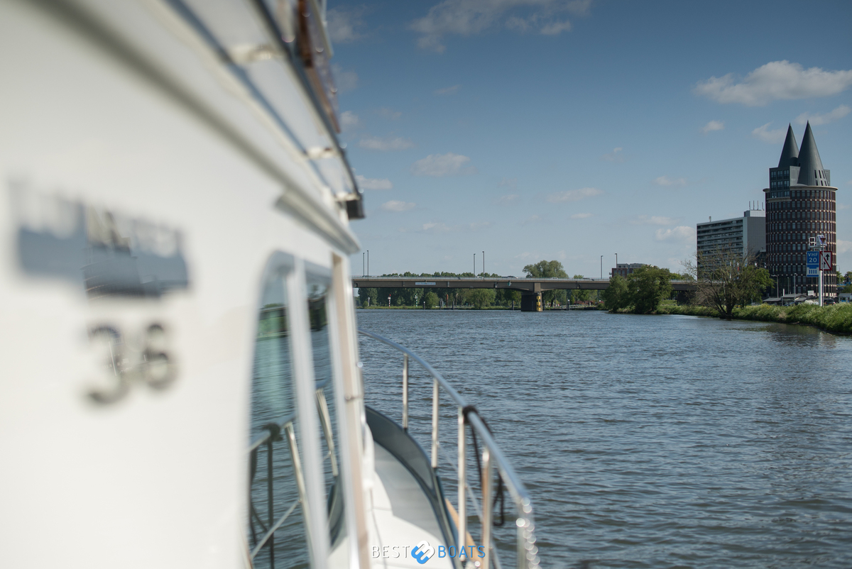 foto: 6 Linssen  Classic Sturdy 36 Sedan Deck Bridge