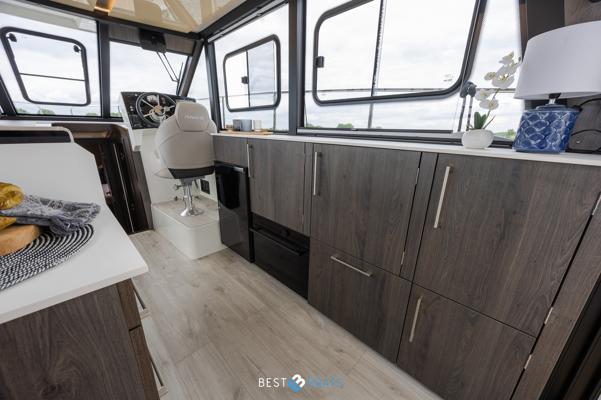 foto: 14 Cobra Yachts Futura 36 Premium Fly