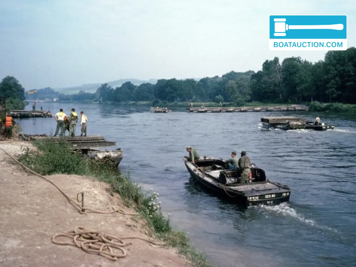 foto: 6 Bridge Erection Boat D27